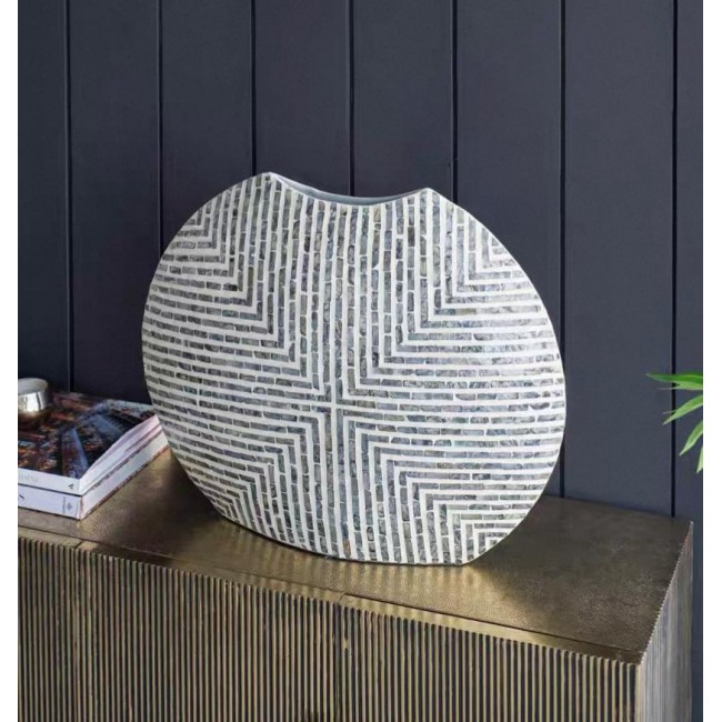 فازه انيقه مطعمه بصفدف طبيعي رقيق بتصميم مودرن بحجم كبير برتفاع 53cm 8118