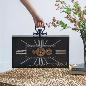 ساعه حديديه قديمه ذات طابع أوربي 7873