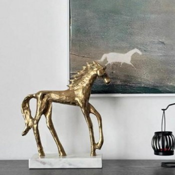 تحفة حصان مكتبي مذهب بقاعده رخاميه بيضاء 7902