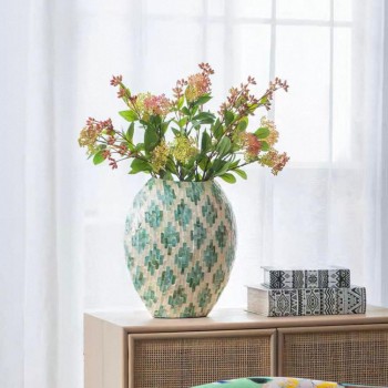 فازه انيقه بتصميم هندسي مطعمه برقائق الصدف الطبيعي 8119