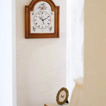 ساعه جداريه بطراز كلاسيك بنقوش ريفيه 9184