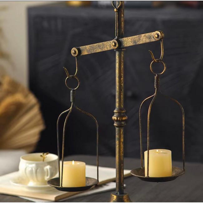 شمعدان بتصميم ميزان معدن بتفاصيل اوربيه 9240
