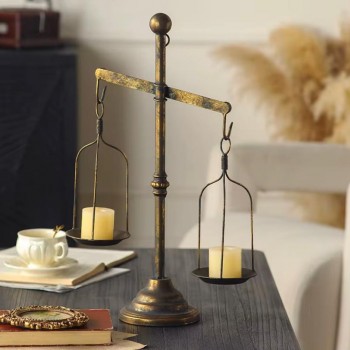 شمعدان بتصميم ميزان معدن بتفاصيل اوربيه 9240