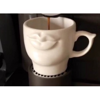 كوب بتصميم شفايف -4777