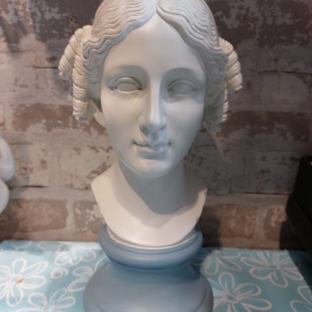 تحفه بنت بتصميم أوربي  عالية الجوده 