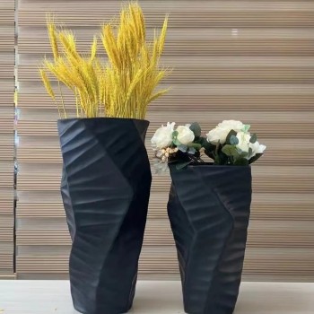 فازه بخطوط رفيعه غير منتظمه شكل انيقه متوفر الحجمين -4170 فازه بخطوط رفيعه غير منتظمه شكل انيقه متوفر الحجمين -4170