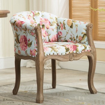 كرسي خشب كلاسيك بنقشة الورود الريفيه 
