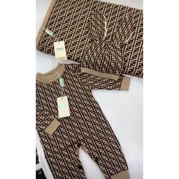 طقم لباس و ملف أطفال طقم لباس و ملف أطفال