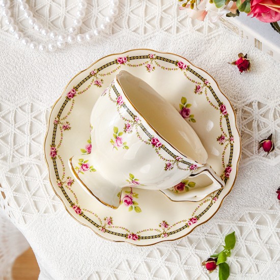 طقم شاي بورسلان بتصميم الورد الانجليزي 