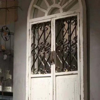 شباك خشبي j14632