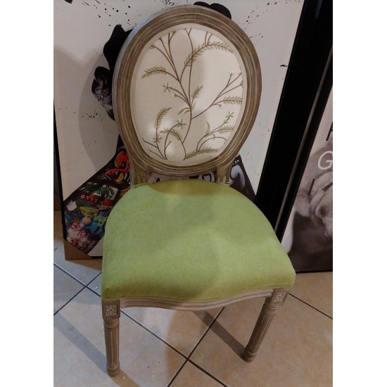 كرسي خشب اخضر