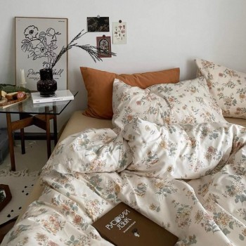 مفرش سرير  قطن نفرين بنقشة وورود باللون الكراميل 8597