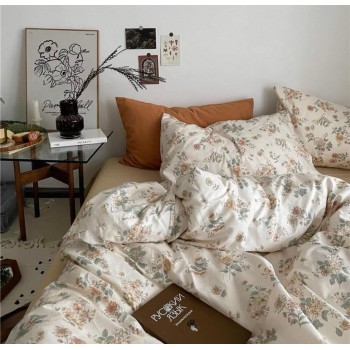 مفرش سرير  قطن نفرين بنقشة وورود باللون الكراميل 8597